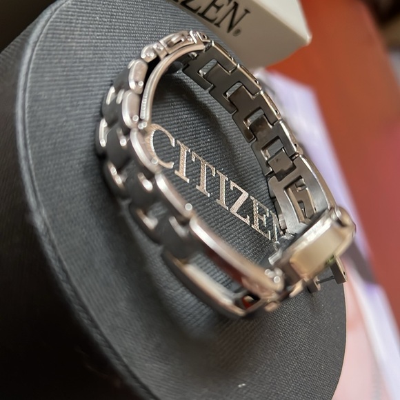 CITIZEN WATCHES SILVER LOOK VERY BEAUTIFUL AUTHENTIC - Picture 4 of 9